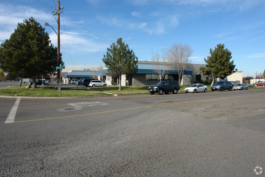 More Photos Of 670-690 S Rock Blvd, Reno Light Distribution For Lease