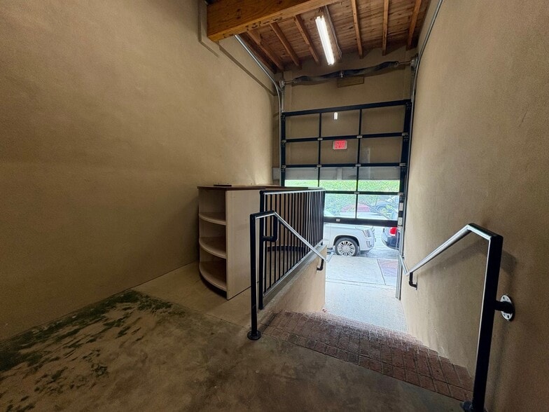 More Photos Of 188 Coxe Ave, Asheville Showroom For Lease