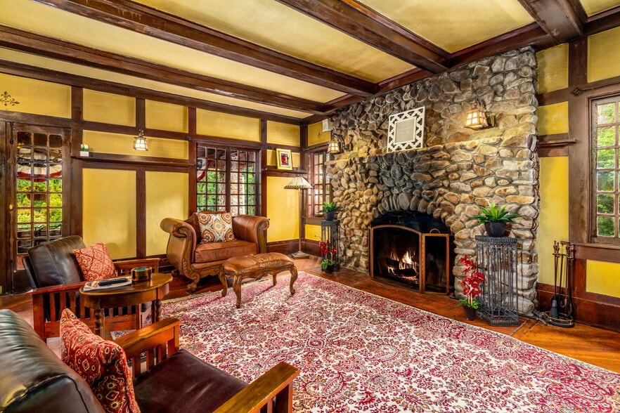 More Photos Of 2009 Park Ave, Hot Springs Hospitality For Sale