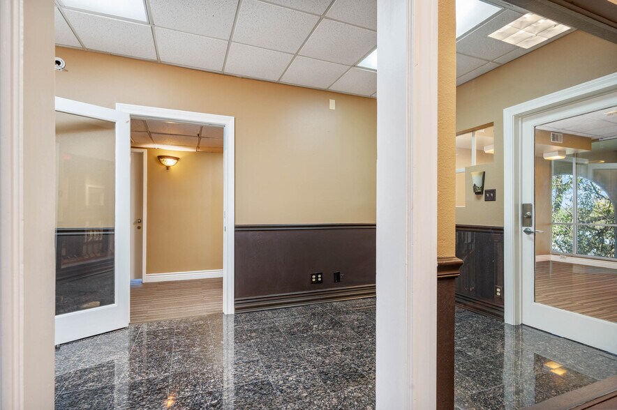 More Photos Of 8100 Broadway St, San Antonio Office For Sale