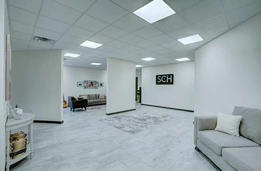 More Photos Of 300 Santa Fe Trl, Duncanville Freestanding For Sale