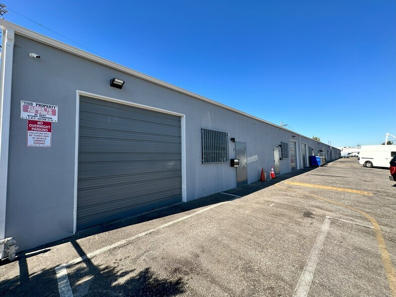 More Photos Of 7955 Haskell Ave, Van Nuys Warehouse For Lease