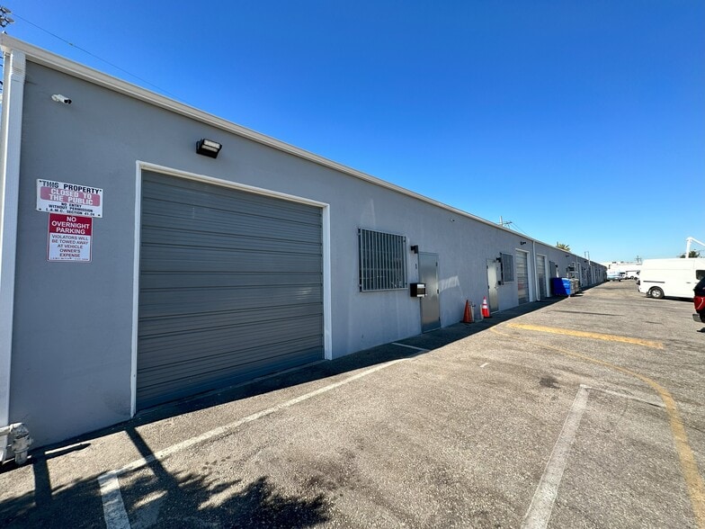 More Photos Of 7955 Haskell Ave, Van Nuys Warehouse For Lease