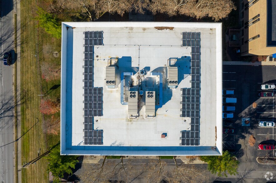 More Photos Of 921 Chatham Ln, Columbus Office For Lease