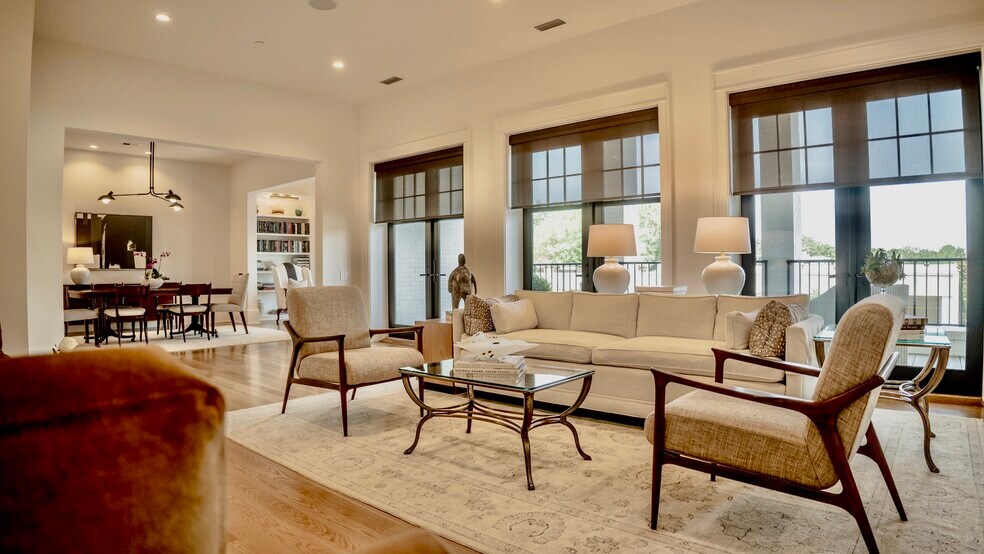 More Photos Of 152 N Section St, Fairhope Storefront Retail Residential For Sale