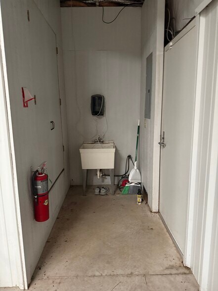 More Photos Of 1665 W Legacy Dr, Duncan Flex For Sale