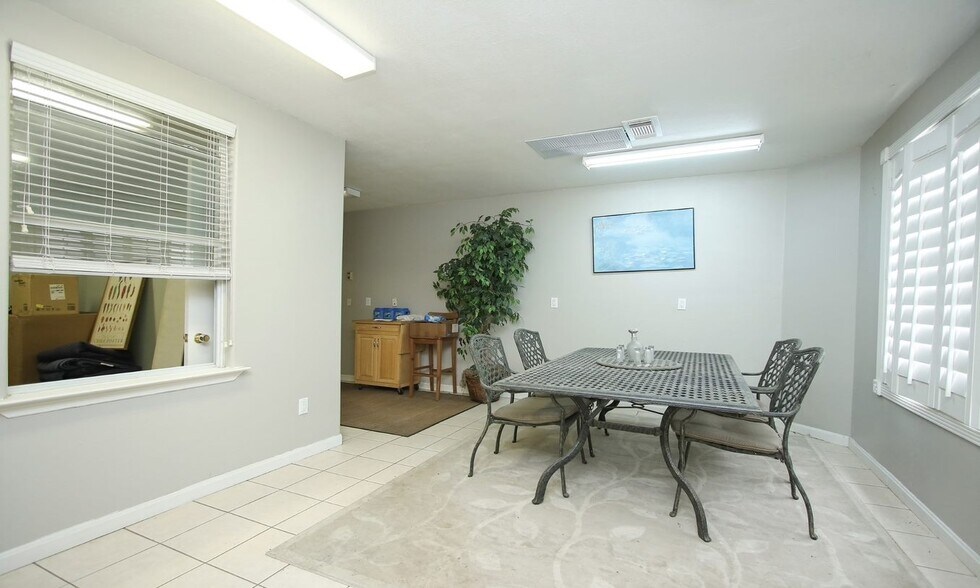 More Photos Of 13000 Schroeder Rd, Houston Warehouse For Sale