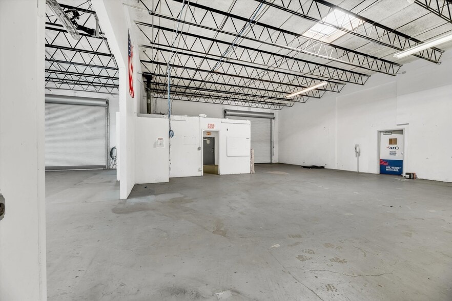 More Photos Of 224 NE 32nd Ct, Oakland Park Warehouse For Sale
