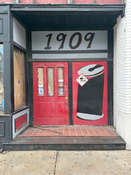 More Photos Of 1909 Locust St, Saint Louis Restaurant For Sale