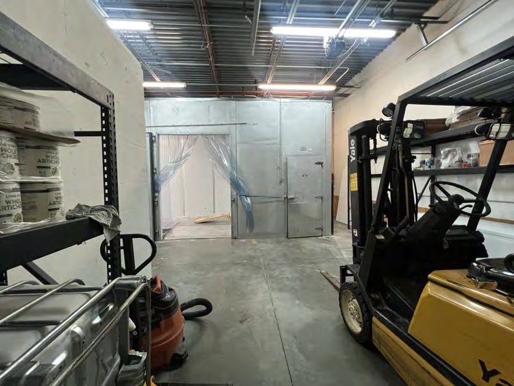 More Photos Of 1002-1016 Bonaventure Rd, Elk Grove Village Warehouse For Lease