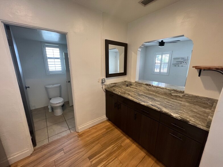 More Photos Of 2323 W Aileen St, Tampa General Retail For Lease