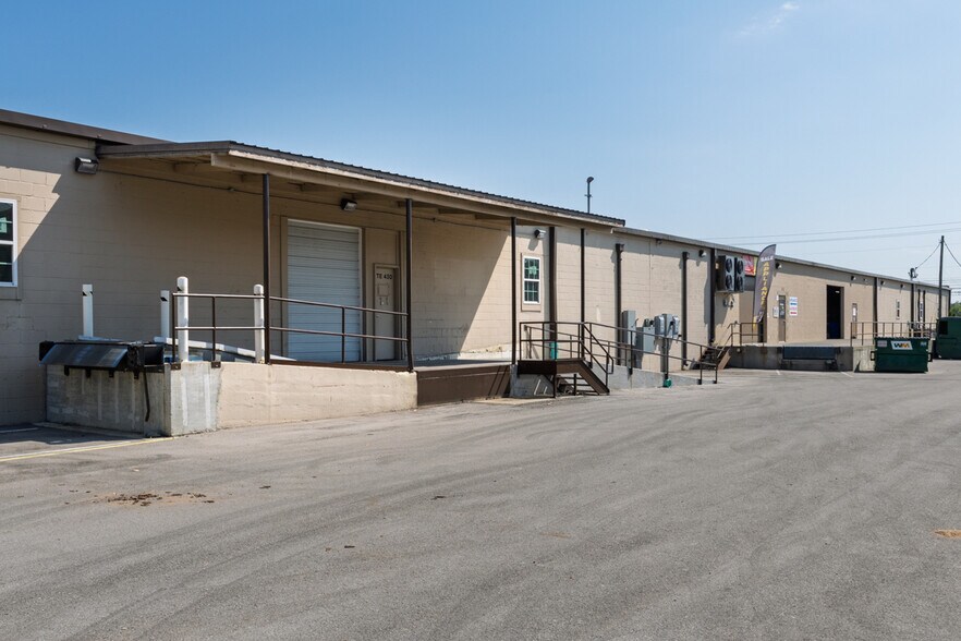 More Photos Of 216 Hartmann Dr, Lebanon Distribution For Lease