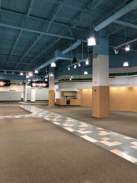 More Photos Of 8111-8115 Springboro Pike, Miamisburg Freestanding For Lease