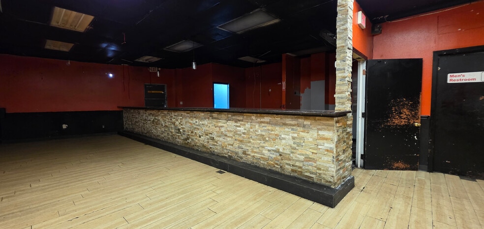 More Photos Of 10703-10765 Gulf Fwy, Houston Unknown For Lease