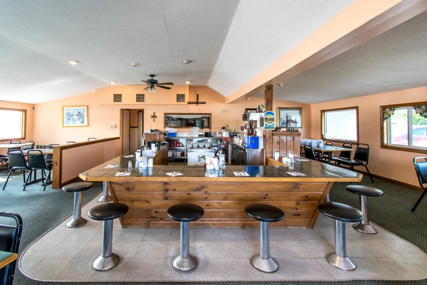 More Photos Of 141 Congamond Rd, Southwick Restaurant For Lease