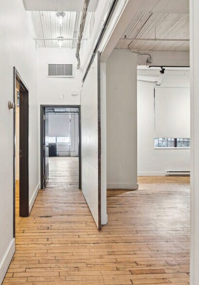 More Photos Of 183 Bathurst St, Toronto Office For Lease
