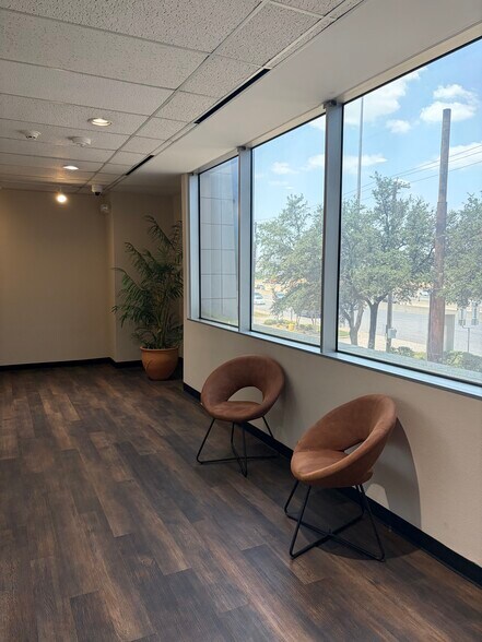 More Photos Of 5930 Lyndon B Johnson Fwy, Dallas Office For Lease