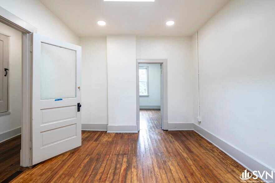 More Photos Of 150 W Short St, Lexington Office For Lease