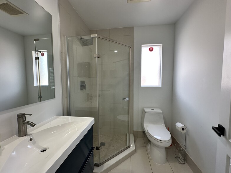 More Photos Of 1040 S Federal Hwy, Hollywood Office For Sale