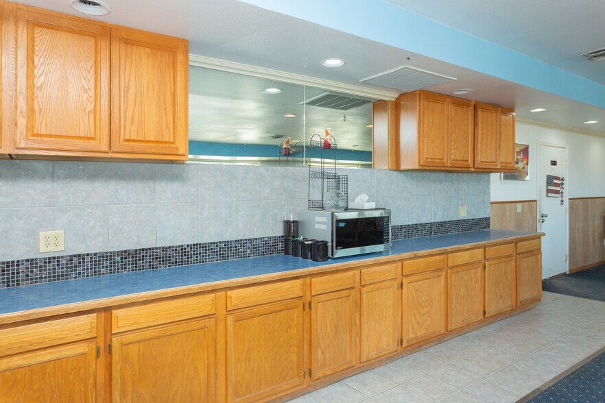 More Photos Of 2803 W 2nd St, Roswell Hotel For Sale