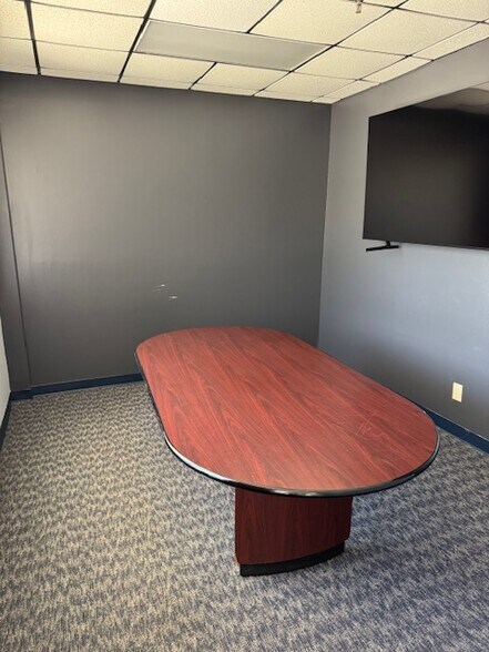 More Photos Of 4951 E Adamo Dr, Tampa Showroom For Lease