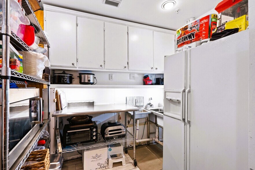 More Photos Of 202 25th St, Galveston Restaurant For Sale