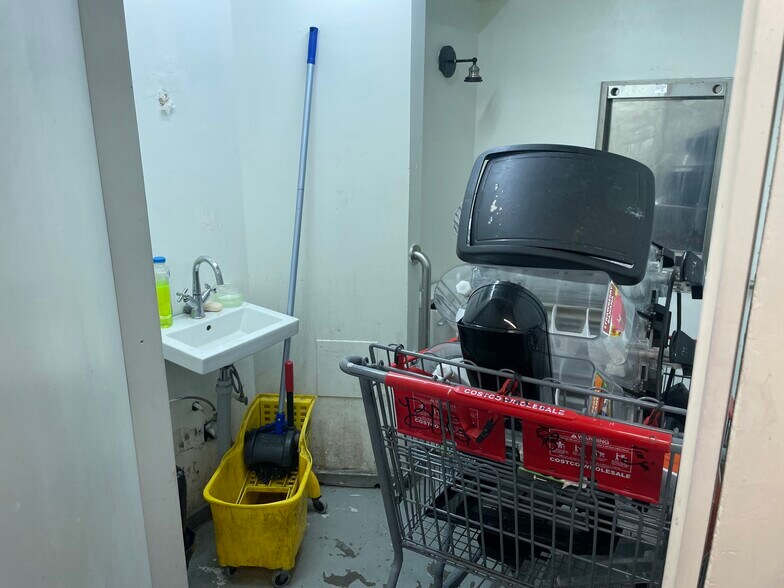 More Photos Of 138 E Hastings St, Vancouver Apartments For Sale