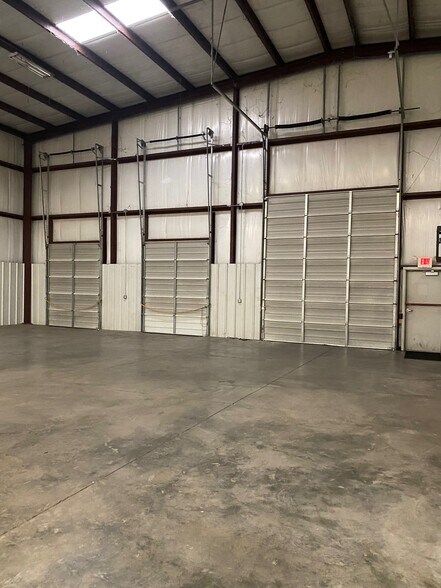 More Photos Of 9708 NW 6th St, Oklahoma City Distribution For Lease