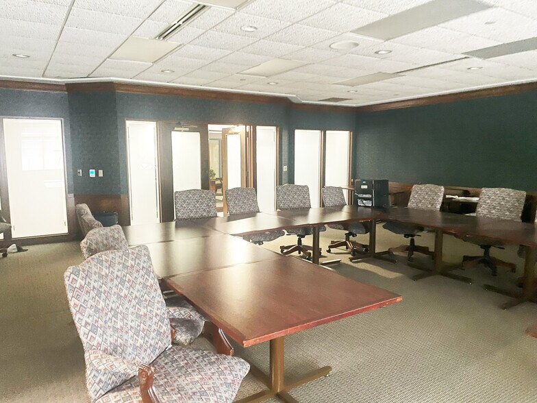 More Photos Of 800 N Arkansas Ave, Russellville Bank For Lease
