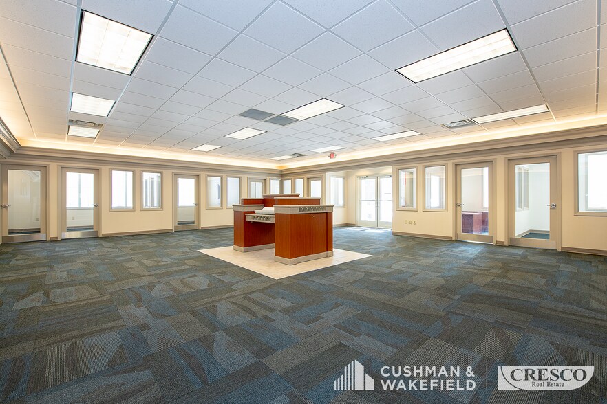 More Photos Of 24149-25389 Cedar Rd, Lyndhurst Unknown For Lease