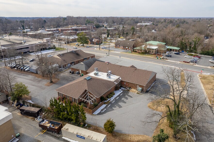 More Photos Of 810 Lindsay St, High Point Medical For Sale