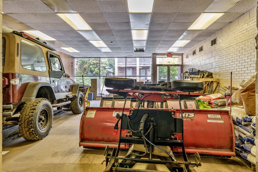 More Photos Of 415 N 3rd St, Rockford Light Distribution For Lease