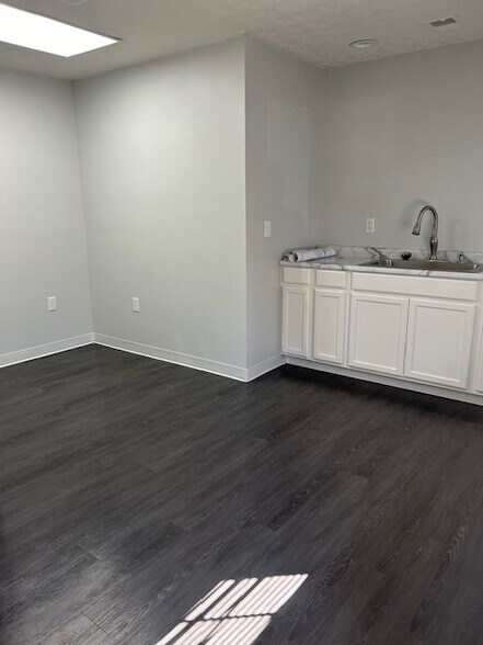 More Photos Of 1543-1545 Marsetta Dr, Beavercreek Medical For Sale
