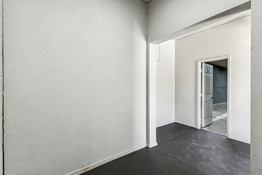 More Photos Of 1417-1421 E Washington St, Phoenix Warehouse For Sale