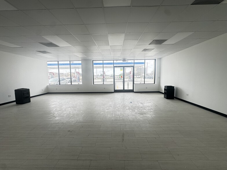 More Photos Of 9195 Gulf Fwy, Houston Storefront For Lease