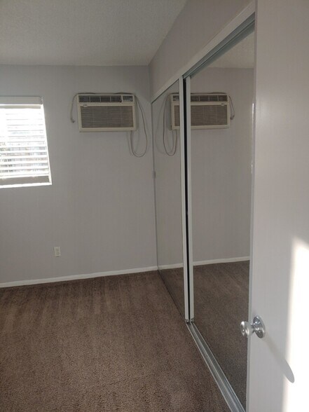 More Photos Of 1935 W Linden St, Riverside Apartments For Sale