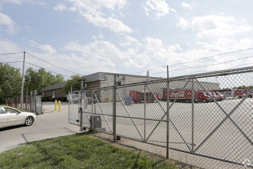 More Photos Of 700-750 S Chestnut Ave, Park City Distribution For Lease