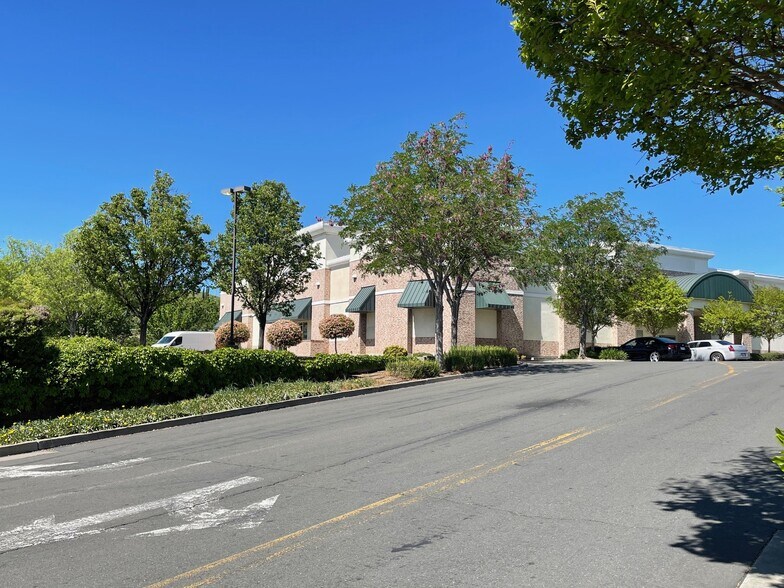 More Photos Of 3340 N Texas St, Fairfield Drugstore For Lease