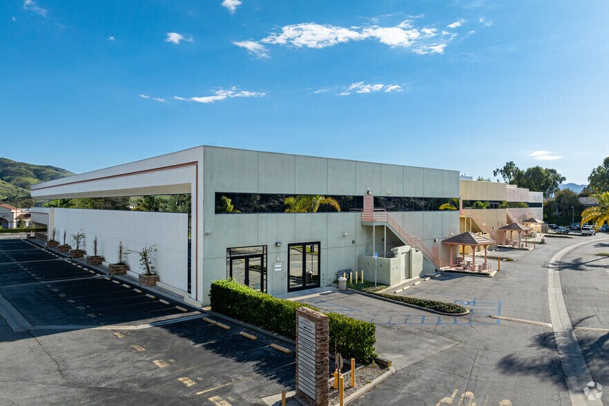 More Photos Of 5701 Lindero Canyon Rd, Westlake Village Research And Development For Lease