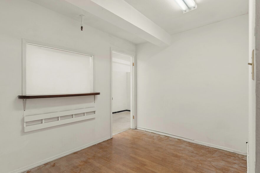 More Photos Of 900-910 Clement St, San Francisco Storefront Retail Office For Lease