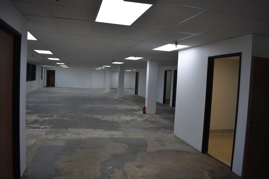 More Photos Of 12150 S Alameda St, Lynwood Office For Lease