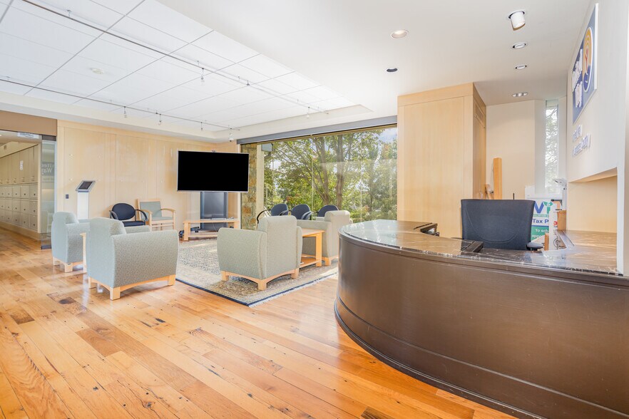 More Photos Of 1910 Harrington Dr, Lancaster Office For Sale