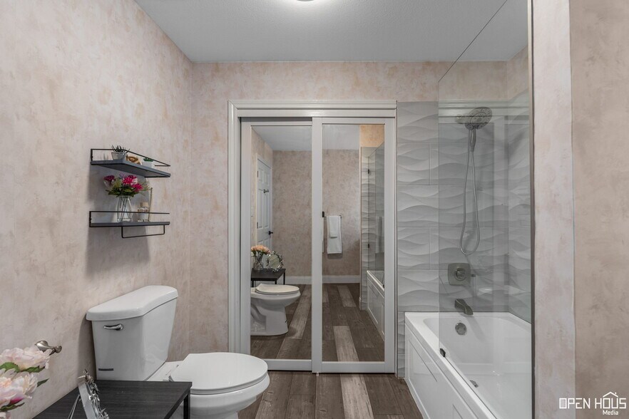 More Photos Of 405 W Gilbert St, Henrietta Hospitality For Sale