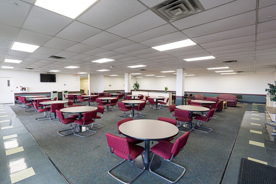 More Photos Of 3 University Pl, Rensselaer Office For Lease