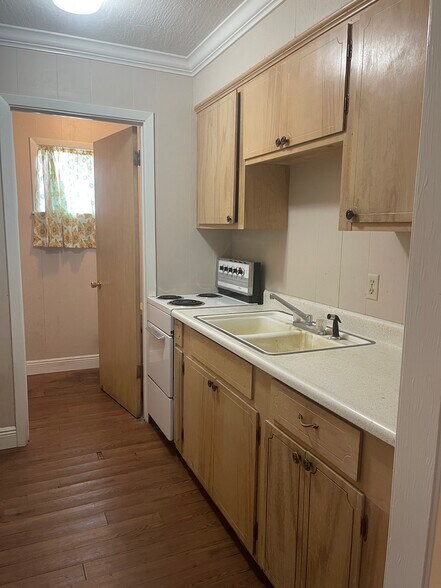 More Photos Of 108 Allen St, Purvis Office For Sale