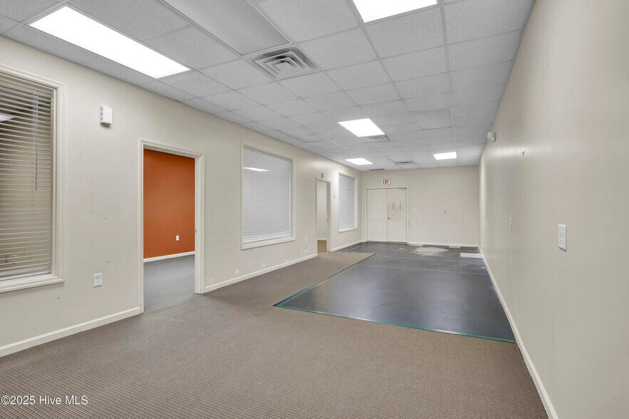 More Photos Of 2105 Capital Dr, Wilmington Warehouse For Lease