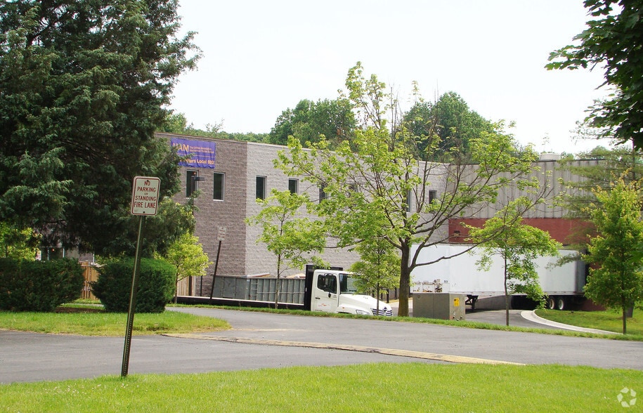 More Photos Of 7552 Accotink Park Rd, Springfield Warehouse For Sale