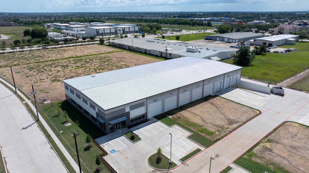 More Photos Of 0 N Main St, Pearland Unknown For Lease