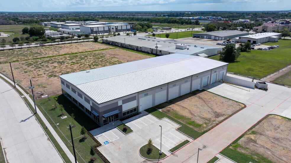 More Photos Of 0 N Main St, Pearland Distribution For Sale