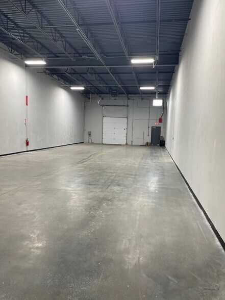 More Photos Of 5501 Adams St, Matteson Flex For Lease